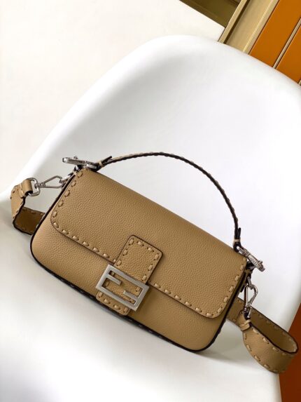 Fendi Baguette Bag – Timeless Elegance in Deep Brown with Refined Texture