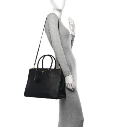 Saffiano Lux Large Galleria Double Zip Tote Black