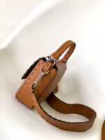 Fendi Baguette Bag – Timeless Elegance in Crocodile-Embossed Leather, Chic and Modern