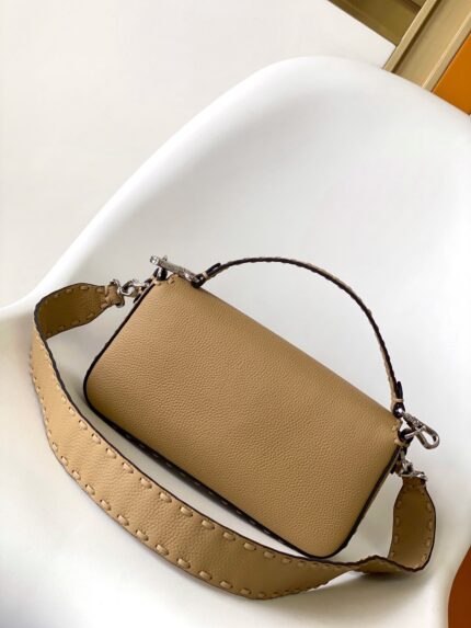 Fendi Baguette Bag – Timeless Elegance in Deep Brown with Refined Texture