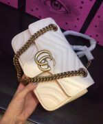 GUCCI GG MARMONT MATELASSÉ CHAIN BAG IN WHITE