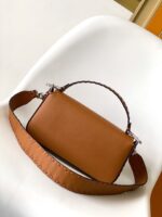 Fendi Baguette Bag – Timeless Elegance in Crocodile-Embossed Leather, Chic and Modern