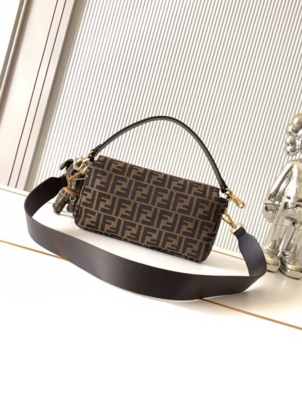 Fendi Baguette Handbag – Timeless Elegance in Deep Brown Leather