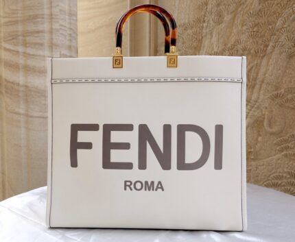 Fendi Shopper Tote – Elegant Leather Carryall for Timeless Sophistication