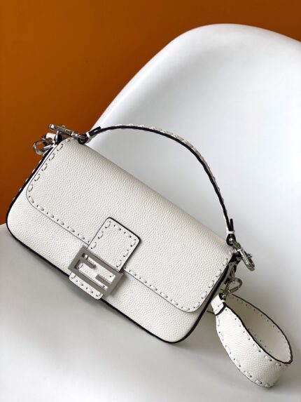 Fendi Baguette – Iconic Medium-Size Design in Luxurious White Leather